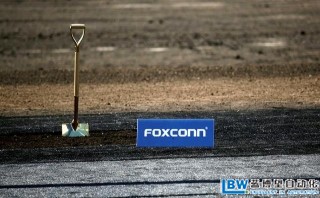 美國富士康生產(chǎn)Apple遭遇用人荒，用自動化機器人取代更多人工崗位。